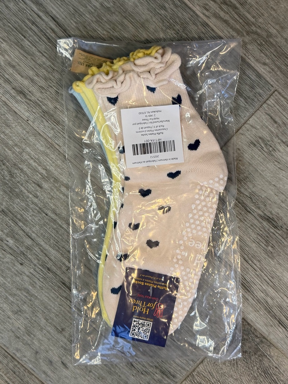 Women's Ruffle Pilates Ankle Non-Slip Socks Pastel Blue Yellow Off White NWT